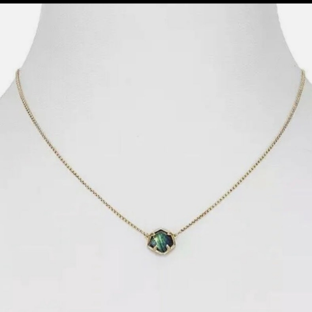 Kendra Scott necklace